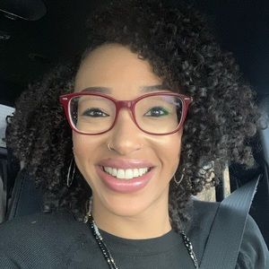 Meet your Posher, Hilary